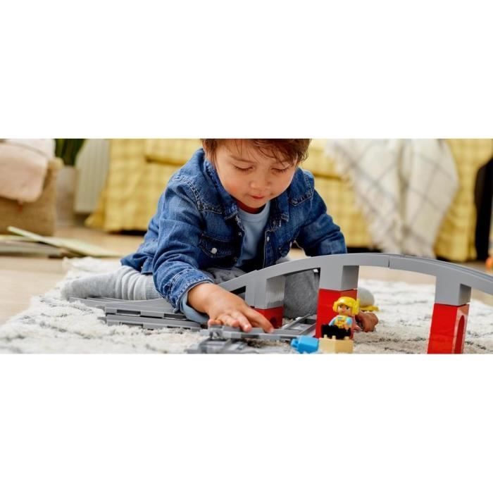 LEGO® 10872 DUPLO Town Les Rails Et Le Pont Du Train, jouet pour enfants 2-5  ans, Jeu De Construction Avec Klaxon en Brique Sonore