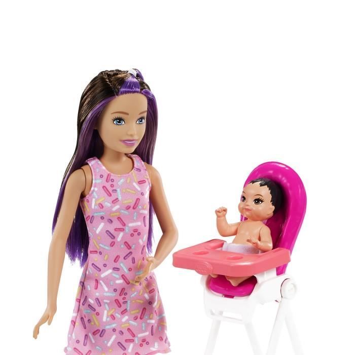 Barbie Famille coffret Piscine avec poupée Skipper baby-sitter;